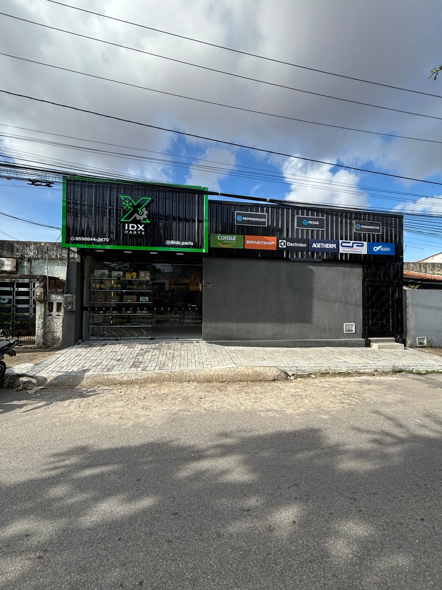 Fachada da loja IDX Parts, distribuidora de peças para refrigeração